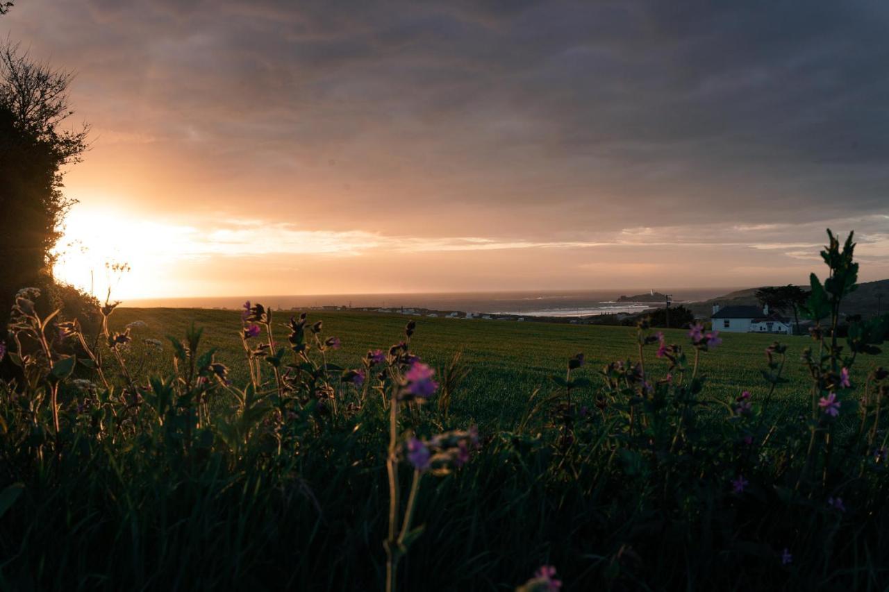 Spacious Sea-View Apt. Overlooking St Ives Bay Gwithian Extérieur photo